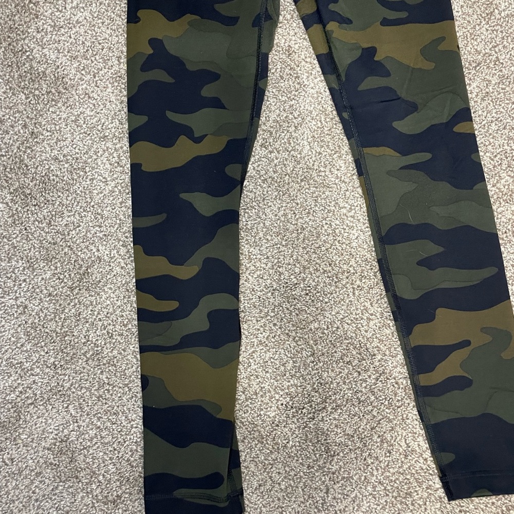 PINK Ultimate Camo Leggings